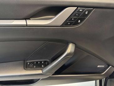 Porsche 992 I Carrera 4S — photo 17