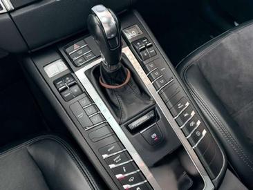 Porsche Macan Electrique GTS — photo 11