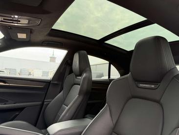 Porsche Macan 4S Electric — photo 11