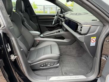 Porsche Macan 4S Electric — photo 13
