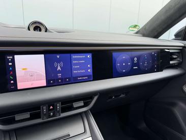 Porsche Macan 4S Electric — photo 22