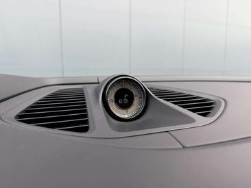 Porsche Macan 4S Electric — photo 29