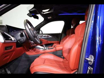 BMW XM 50e — photo 9