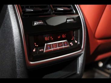 BMW XM 50e — photo 19