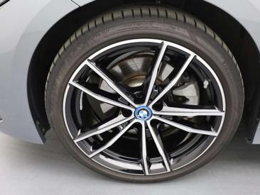 BMW 320 M Sport Hybride — photo 8