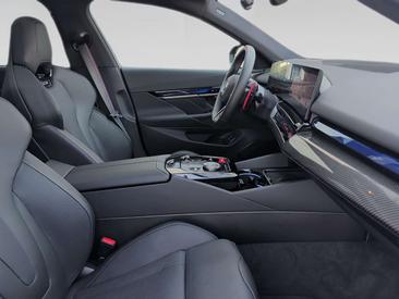 BMW M5 Touring — photo 11
