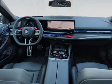 BMW M5 Touring — photo 13