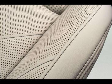 BMW XM 50e — photo 9