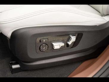 BMW XM 50e — photo 10