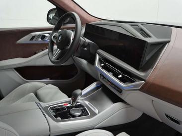 BMW XM 50e — photo 8