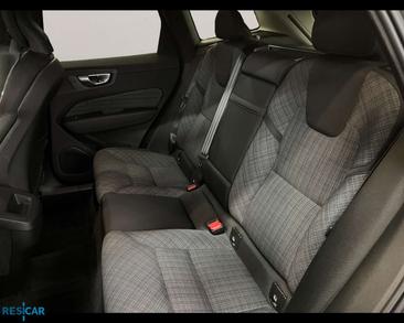 Volvo XC60 B4 Core — photo 11