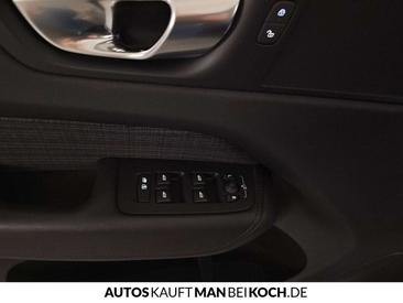 Volvo XC60 B4 Core — photo 17