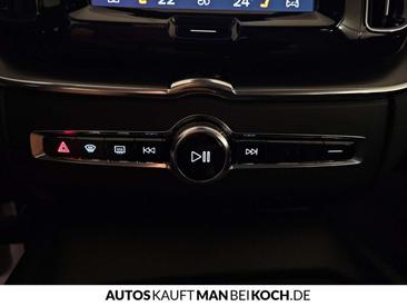 Volvo XC60 B4 Core — photo 29
