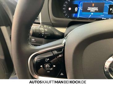Volvo XC90 B5 Plus — photo 18
