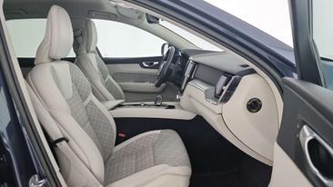 Volvo XC60 B4 Core — photo 4