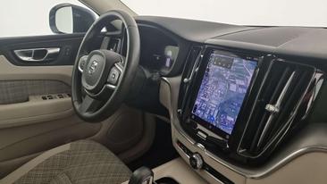 Volvo XC60 B4 Core — photo 10