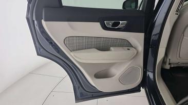 Volvo XC60 B4 Core — photo 12