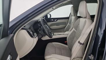 Volvo XC60 B4 Core — photo 14