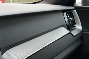 Volvo XC60 T6 Recharge Core — photo 14
