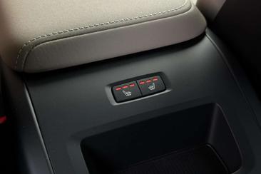 Volvo XC60 T6 Recharge Core — photo 18