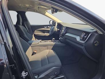 Volvo XC60 B4 Core — photo 8