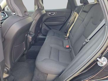 Volvo XC60 B4 Core — photo 10