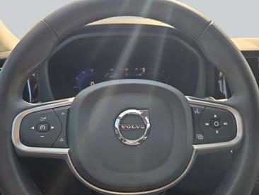 Volvo XC60 B4 Core — photo 12