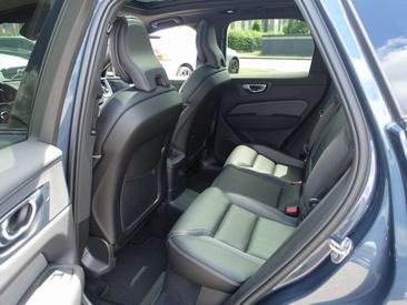 Volvo XC60 T8 PLUS — photo 11