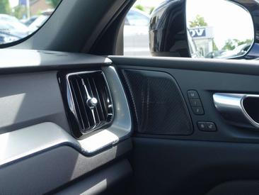 Volvo XC60 T8 PLUS — photo 15