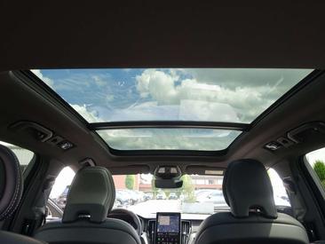 Volvo XC60 T8 PLUS — photo 24
