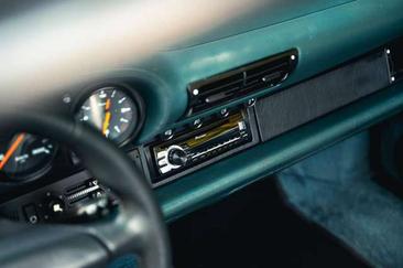 Porsche 993 CARRERA 4 — photo 20