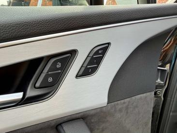 Audi Q7 S Line 55 TFSI E — photo 12