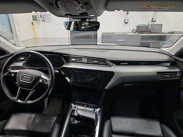 Audi E-tron Sportback 55 — photo 6