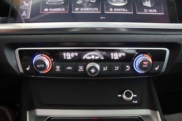 Audi Q3 35 TFSI — photo 18