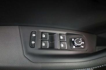 Volkswagen Touareg 4Motion R-Line Final Edition — photo 7