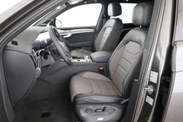Volkswagen Touareg 4Motion R-Line Final Edition — photo 11