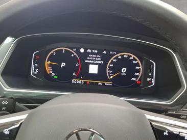 Volkswagen TIGUAN R-Line 4Motion — photo 11