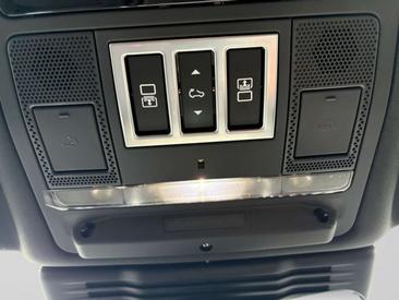 Land Rover Discovery Dynamic HSE 3.0 D250 — photo 17