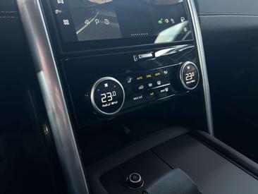 Land Rover Discovery Dynamic SE D350 AWD — photo 24