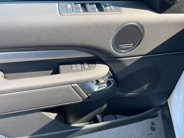 Land Rover Discovery D250 DYNAMIC SE AHK StandHZ SitzHZ Blanc — photo 10