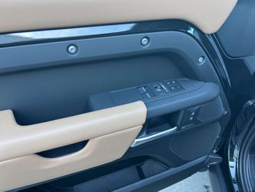 Land Rover Defender 90 D300 X-Dynamic HSE StandHZ AHK — photo 10
