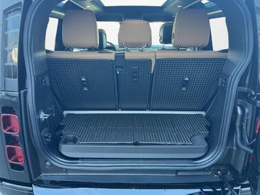 Land Rover Defender 90 D300 X-Dynamic HSE StandHZ AHK — photo 14