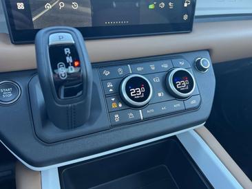 Land Rover Defender 90 D300 X-Dynamic HSE StandHZ AHK — photo 24