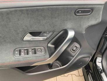 Mercedes CLA 200 Premium — photo 12