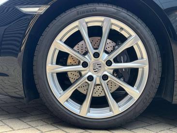 Porsche 718 Cayman GT4 — photo 6