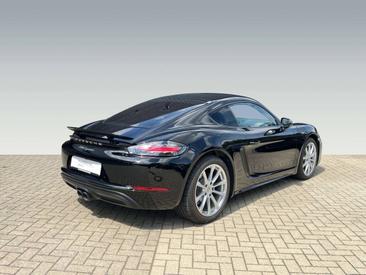 Porsche 718 Cayman GT4 — photo 8
