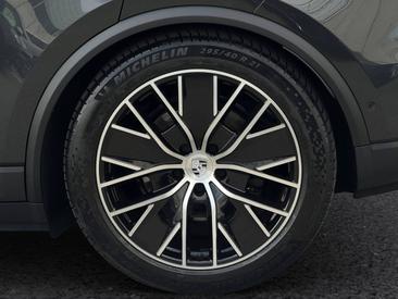 Porsche Macan GTS Electric — photo 10