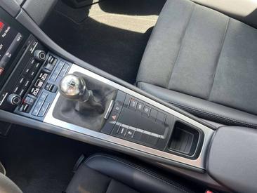 Porsche 718 Cayman GT4 — photo 20