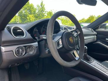 Porsche 718 Cayman GT4 — photo 23