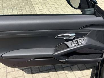 Porsche 718 Cayman GT4 — photo 24